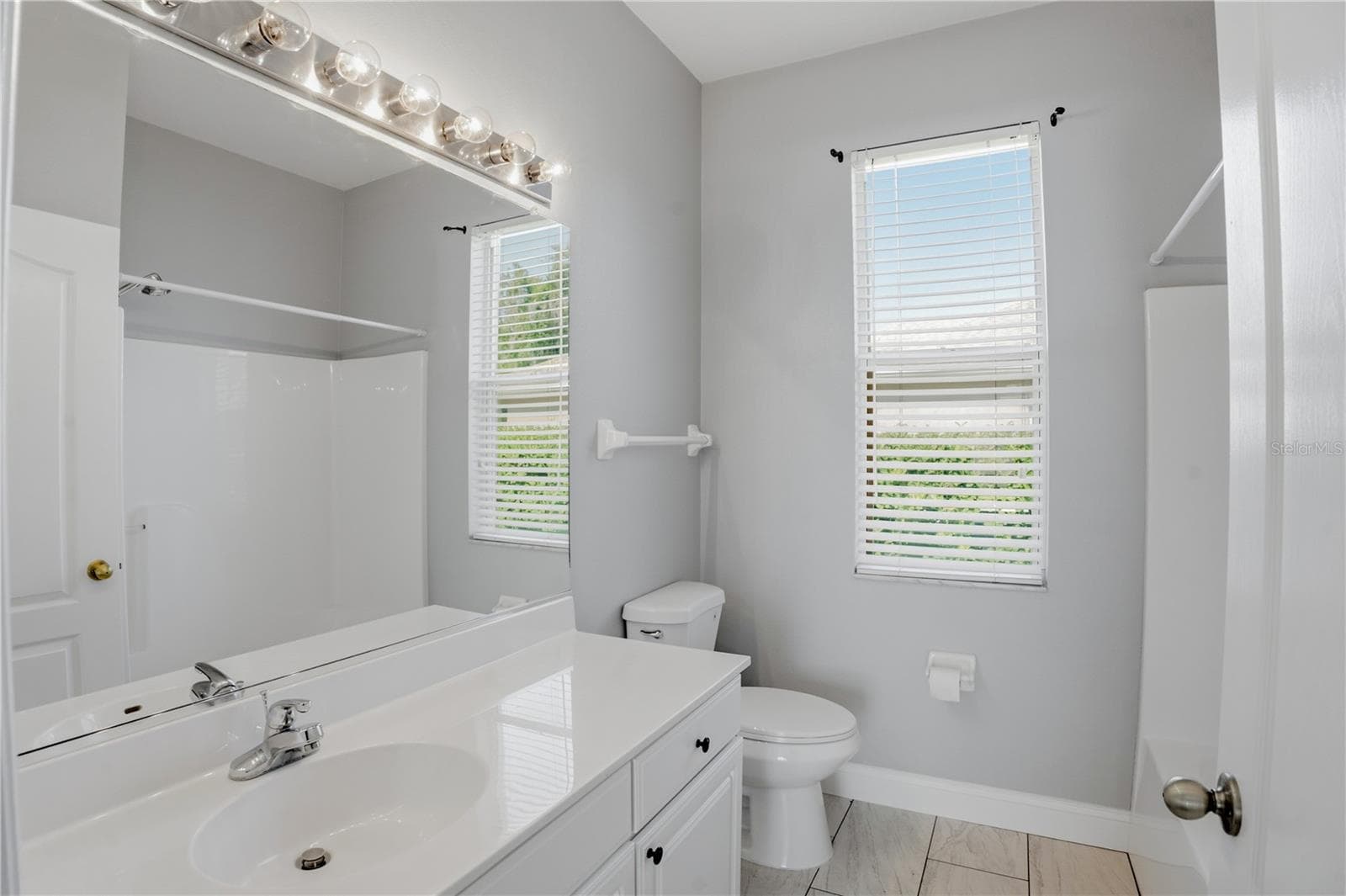 GUEST BATH - 1710 BROOKSTONE WAY, PLANT CITY