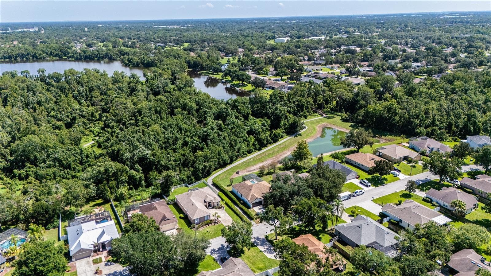 COMMUNITY LAKE - 1710 BROOKSTONE WAY, PLANT CITY