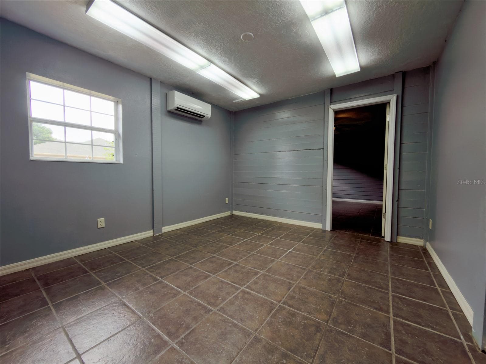 stable office - 24087 TWISTER LN, BROOKSVILLE