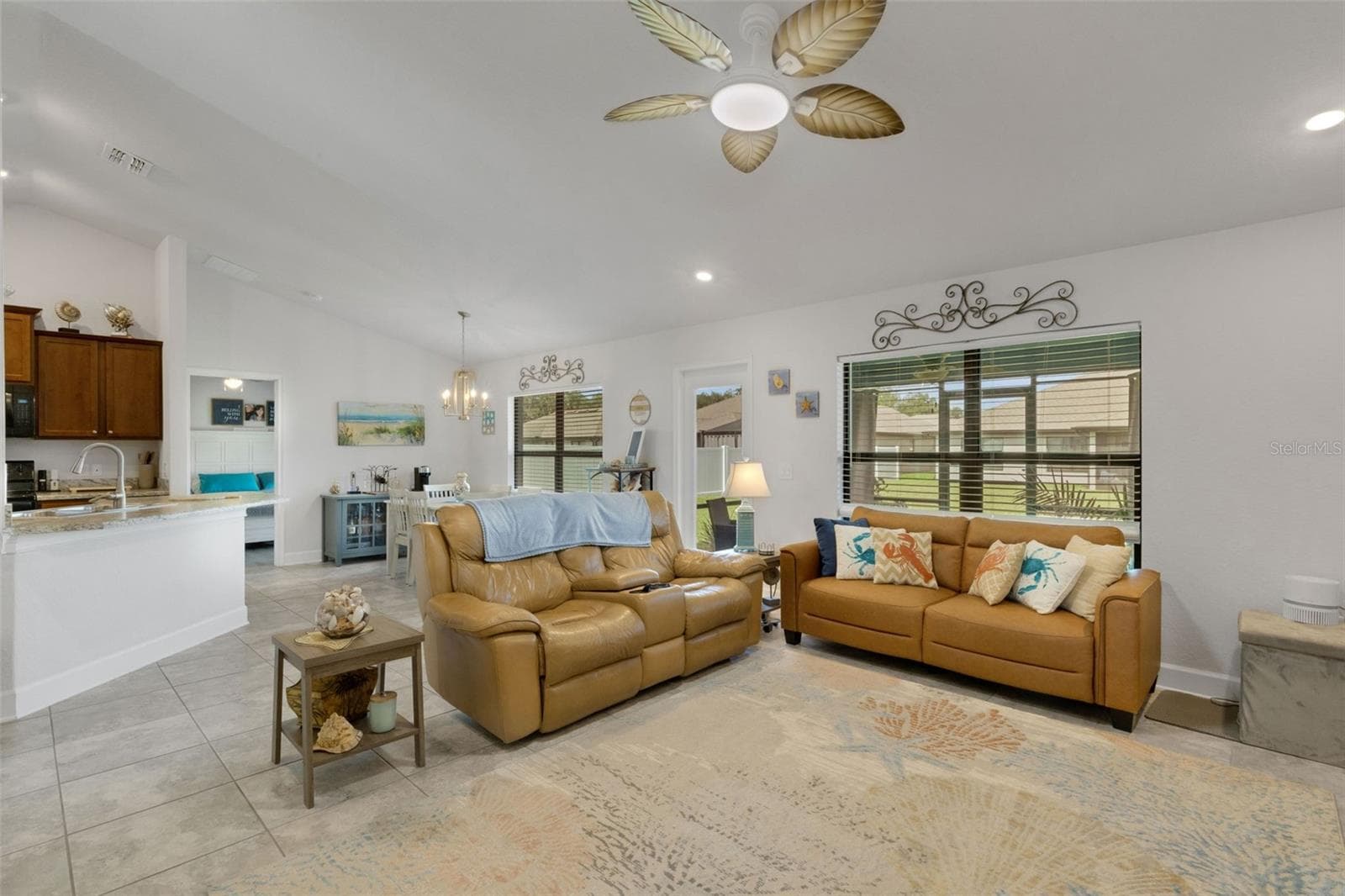 Extensive tile and wood laminate flooring for easy maintenance throughout. - 220 HERITAGE PARK LN, MULBERRY