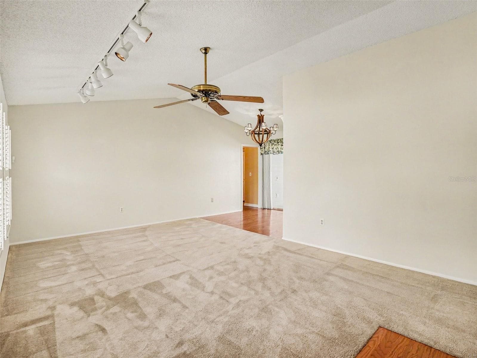 Single Family Residence at 7207 IMMOKALEE CT, ORLANDO, photo 5 of 28