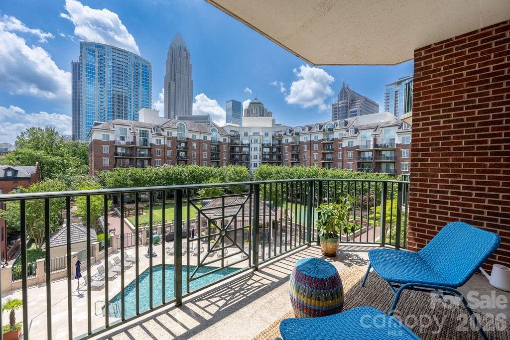 300 W 5th Street