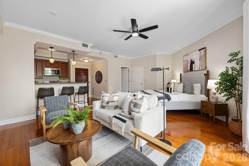 Condominium at 300 W 5th Street, Charlotte, photo 4 of 42