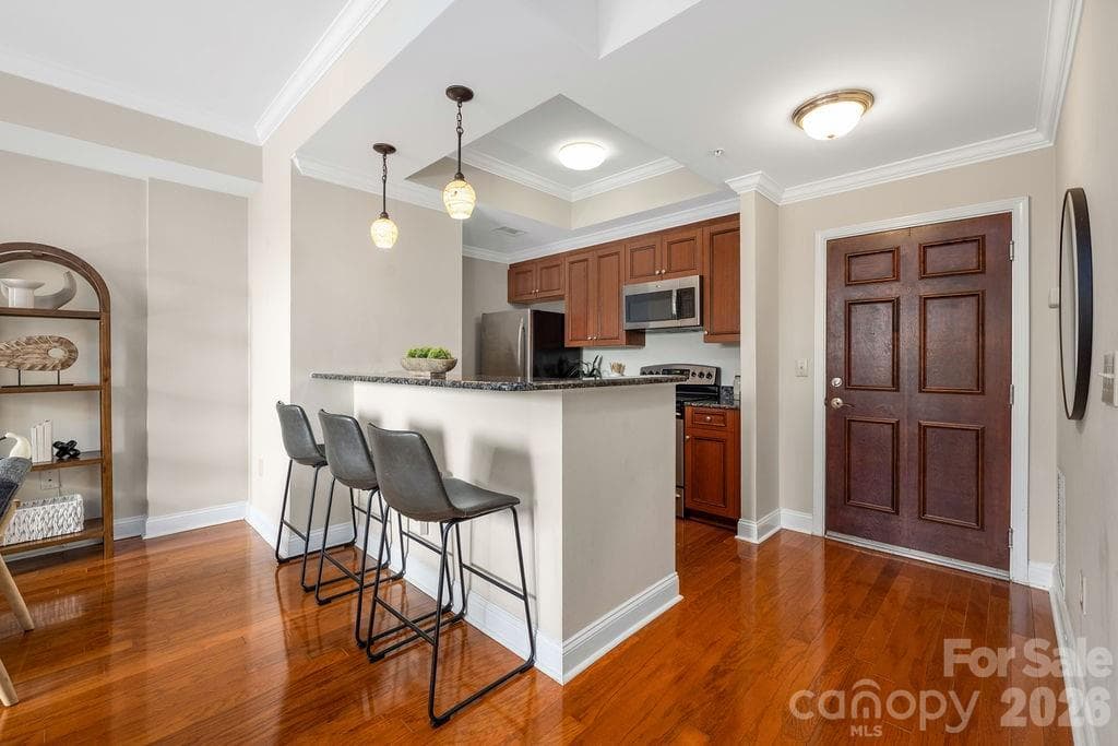 Condominium at 300 W 5th Street, Charlotte, photo 16 of 42