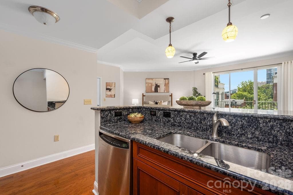 Condominium at 300 W 5th Street, Charlotte, photo 19 of 42