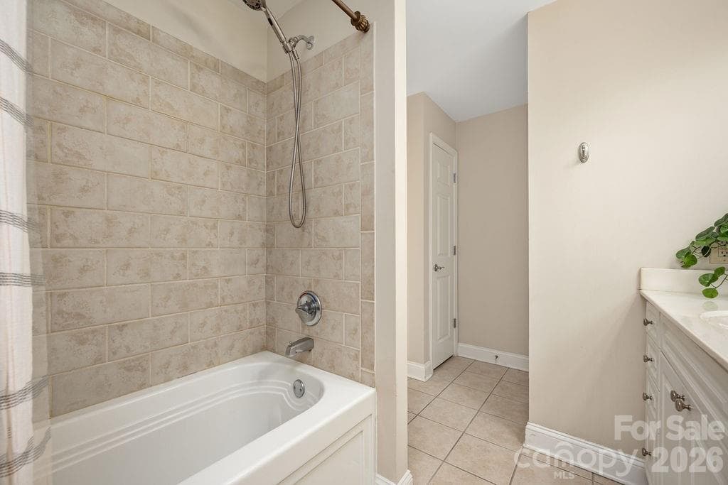 Condominium at 300 W 5th Street, Charlotte, photo 22 of 42