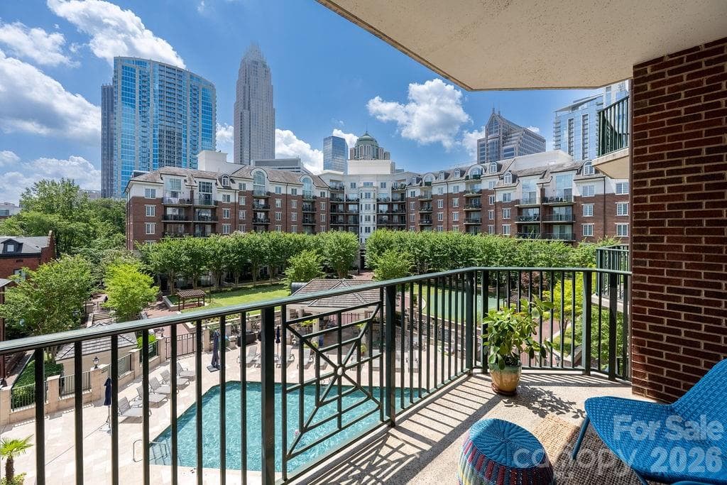 Condominium at 300 W 5th Street, Charlotte, photo 24 of 42