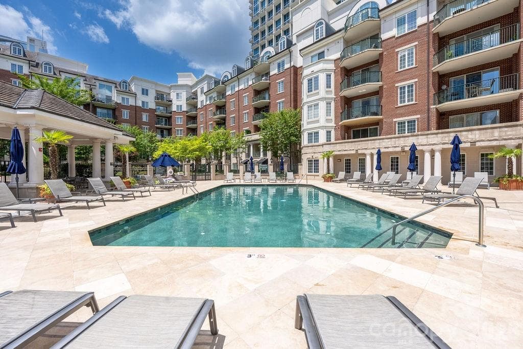 Fireside terrace - 300 W 5th Street, Charlotte