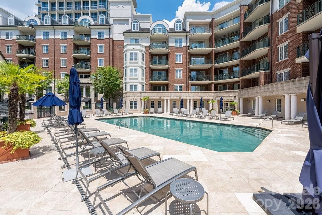 Condominium at 300 W 5th Street, Charlotte, photo 27 of 42