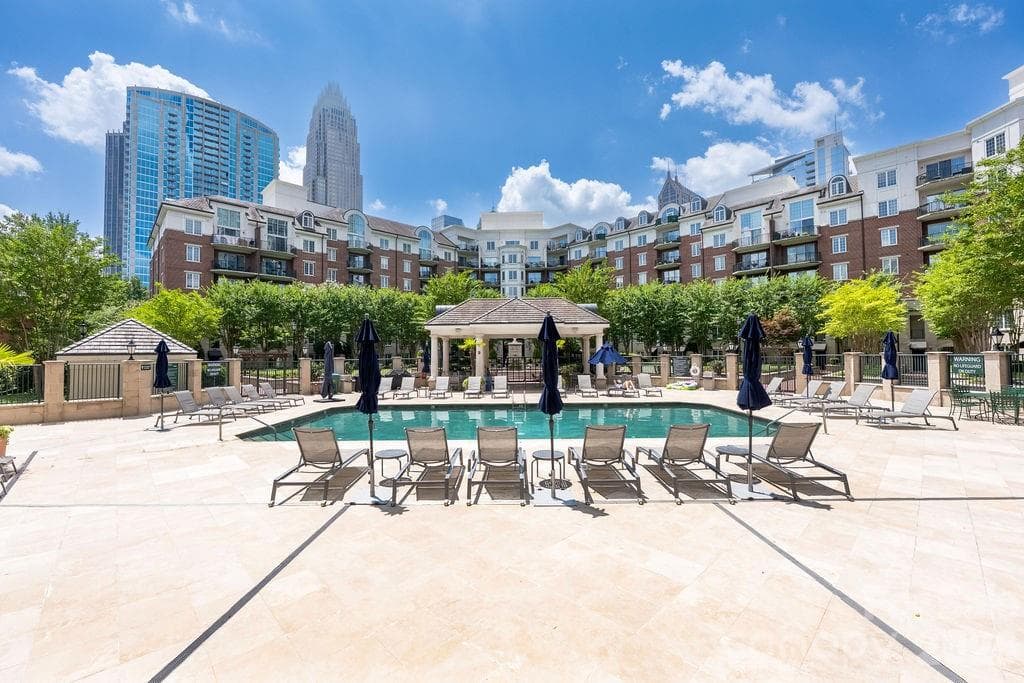 Condominium at 300 W 5th Street, Charlotte, photo 28 of 42