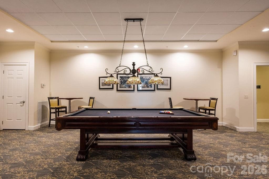 Community Game Room with Pool Table - 300 W 5th Street, Charlotte