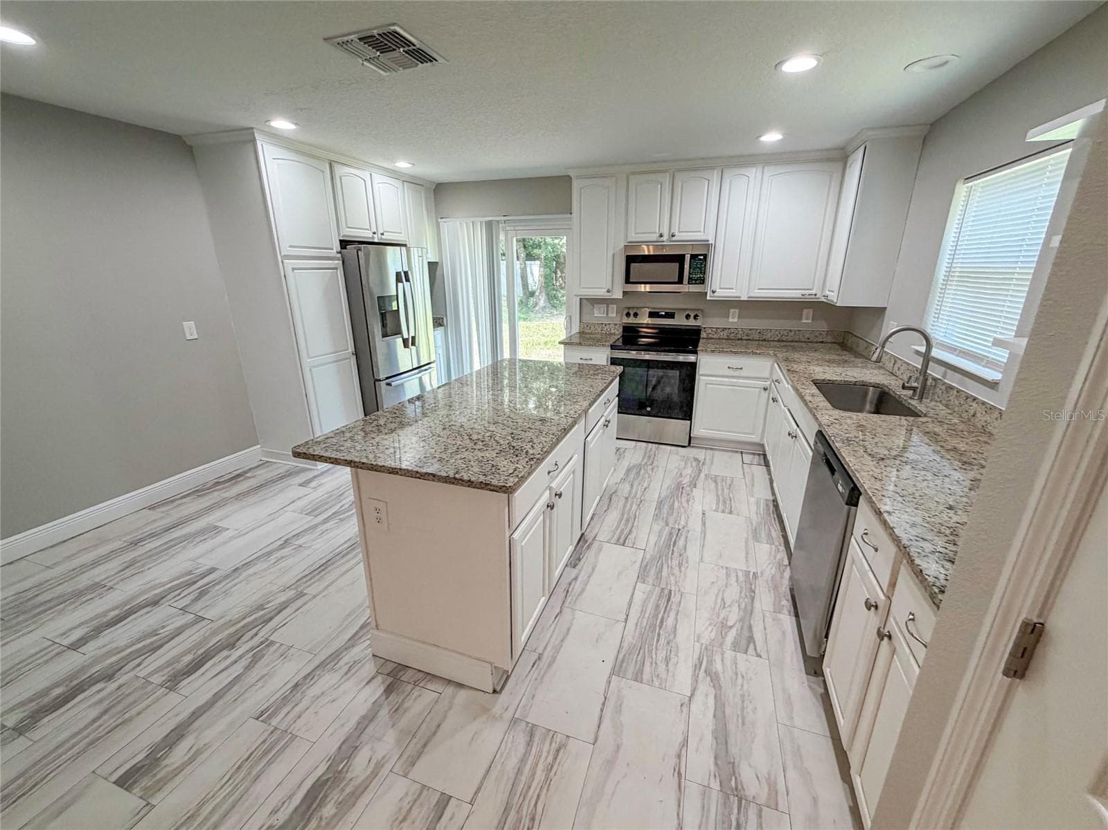 Single Family Residence at 312 WADE AVE, DELAND, photo 7 of 25