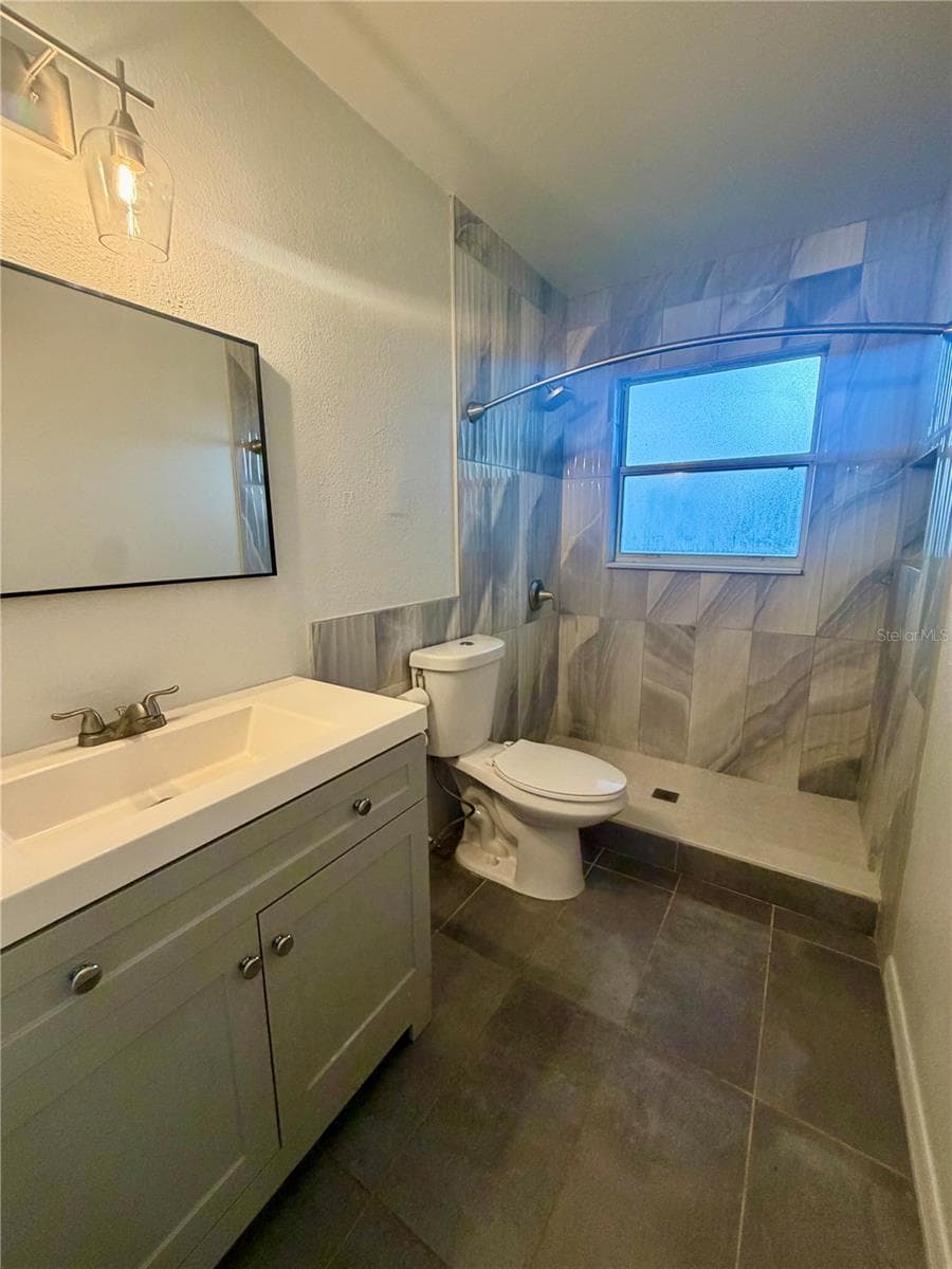 Updated Bathroom - 464 NEW MEADOWS CT, OCOEE
