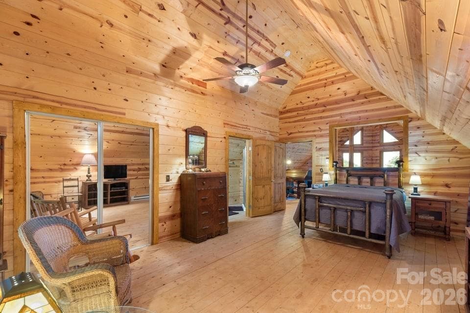 Primary Ensuite Bedroom on Upper Level - 4435 Flat Mountain Road, Highlands