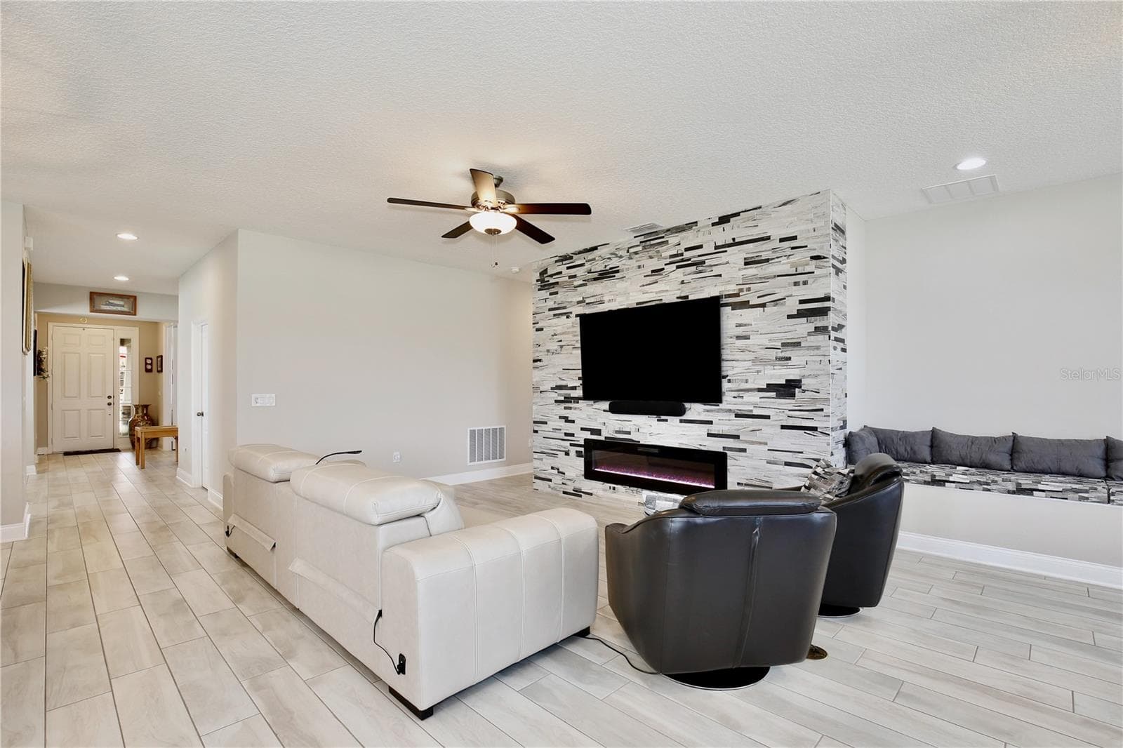 MAGNIFICENTLY TILED TV WALL - 3266 KAYAK WAY, ORLANDO