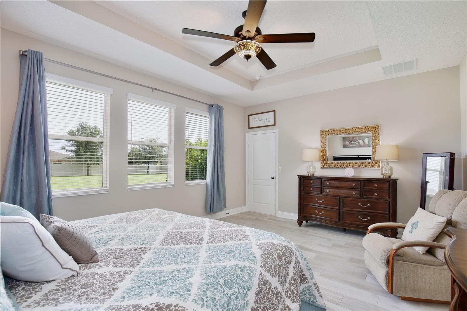 PRIMARY BEDROOM WITH LOTS OF NATURAL LIGHT - 3266 KAYAK WAY, ORLANDO