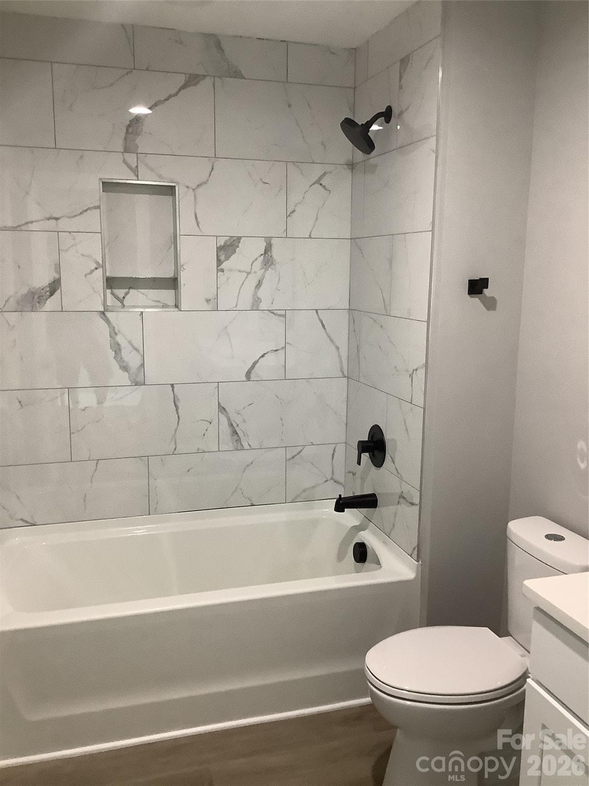 Full Bath - 401 Oak Grove Road, Kings Mountain