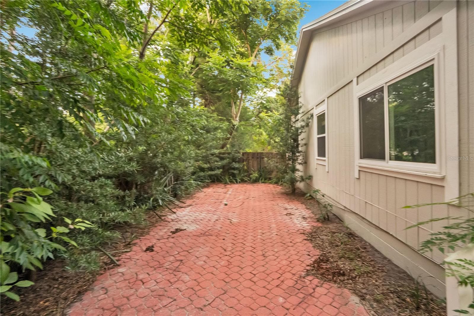 Single Family Residence at 16 RAINTREE CT, ORMOND BEACH, photo 27 of 37