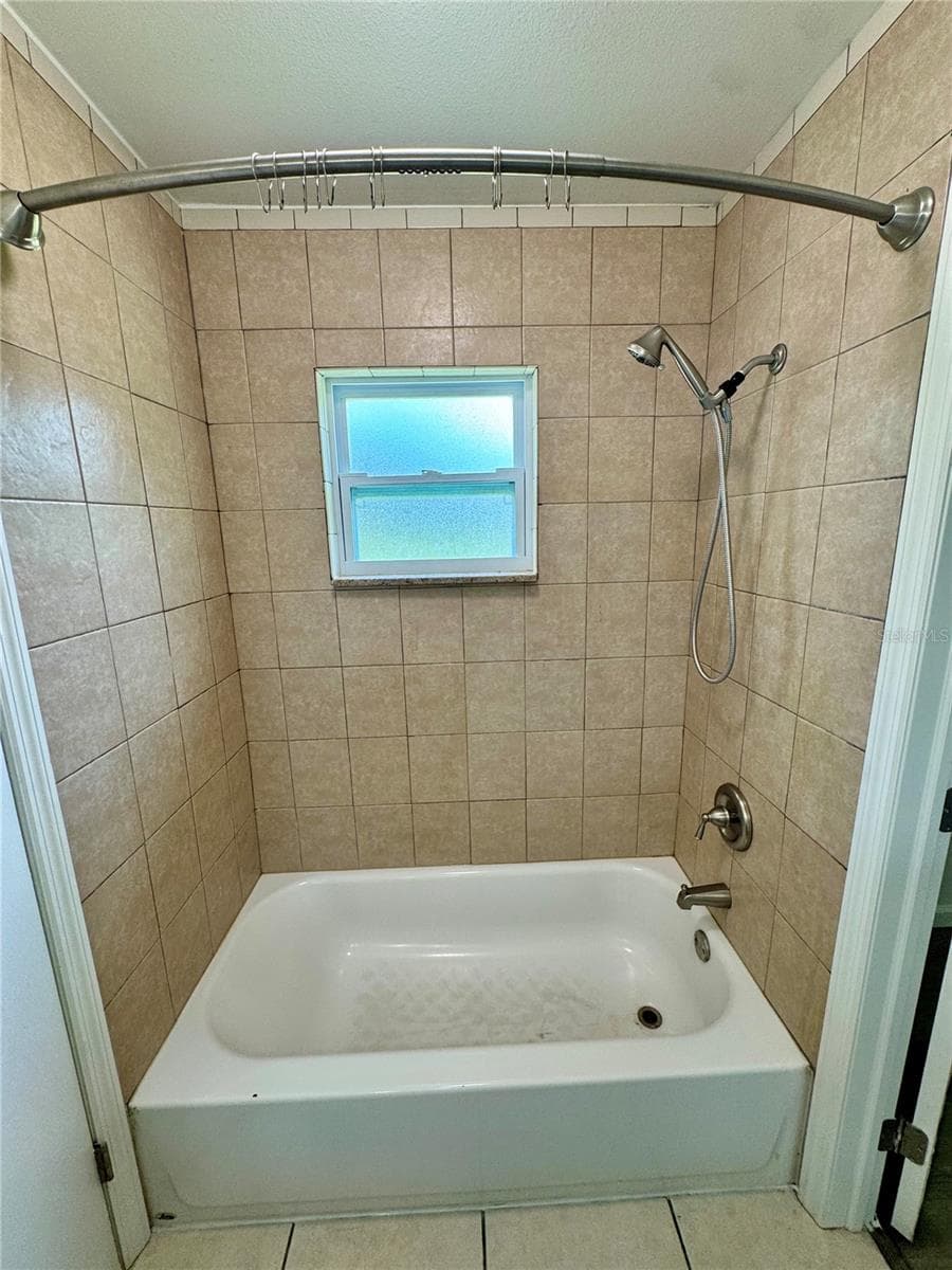 2240 bathroom - 2242 & 2240 SW LOIS AVE, ARCADIA