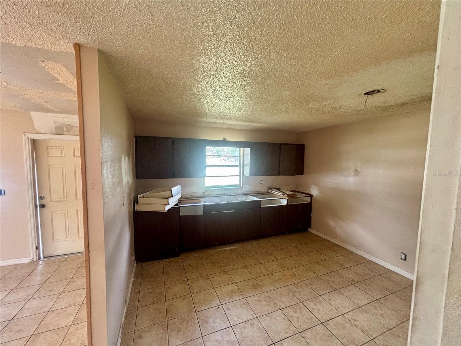 2242 Kitchen - 2242 & 2240 SW LOIS AVE, ARCADIA