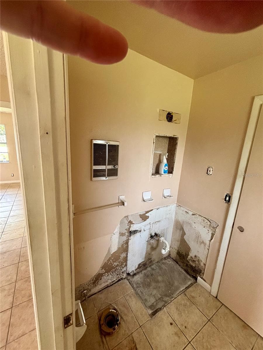 2242 bathroom - 2242 & 2240 SW LOIS AVE, ARCADIA