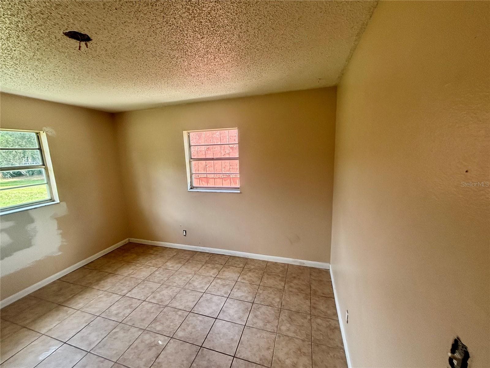 2242 bed 2 - 2242 & 2240 SW LOIS AVE, ARCADIA