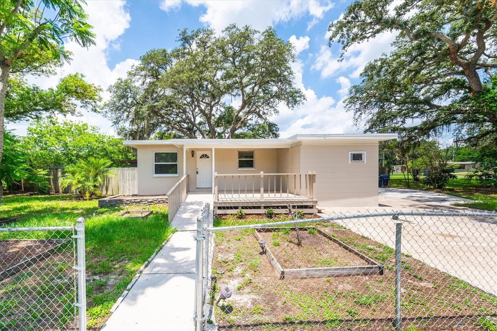 Single Family Residence at 1808 S CLUB CT, TAMPA, photo 2 of 45