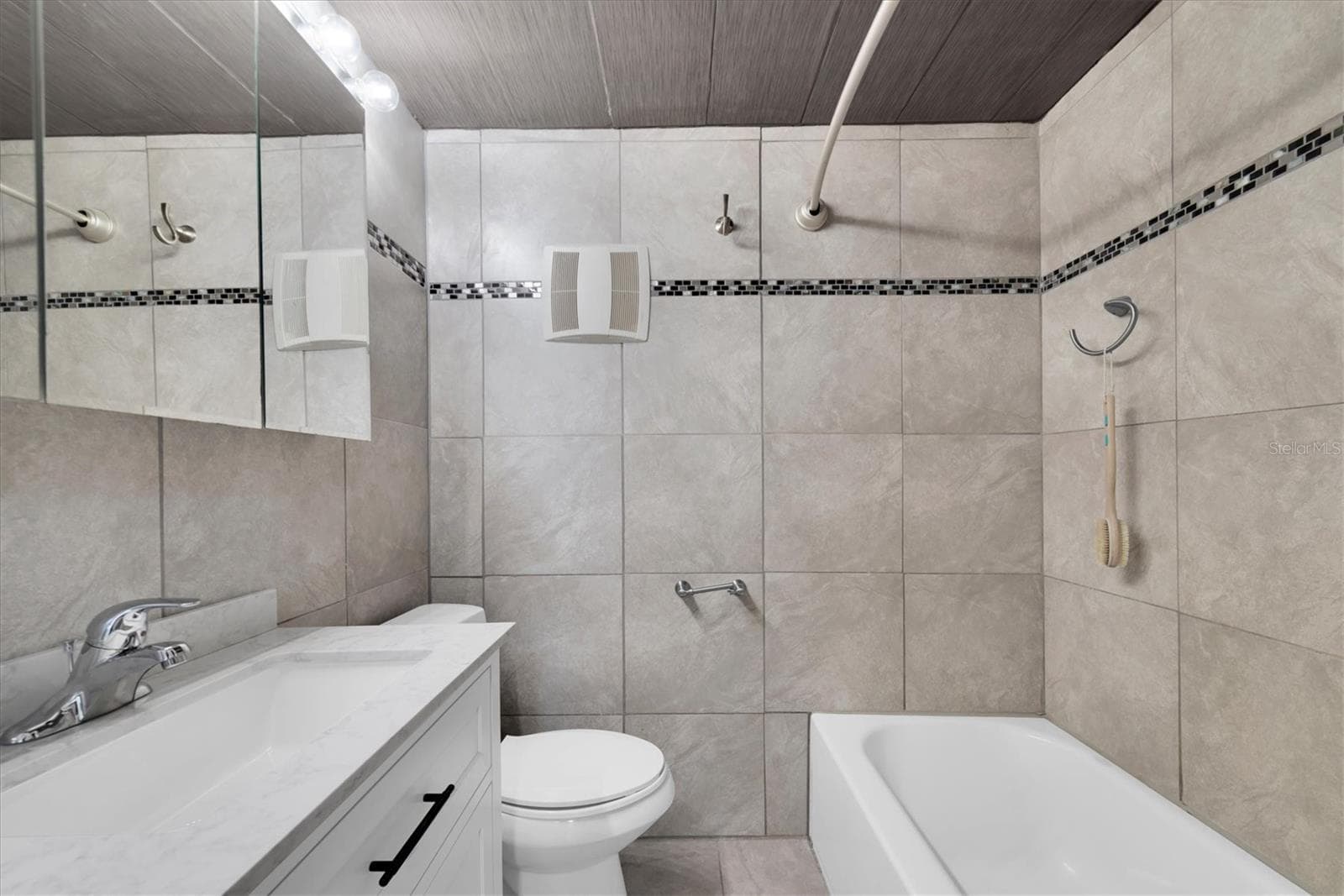 Single Family Residence at 1808 S CLUB CT, TAMPA, photo 18 of 45