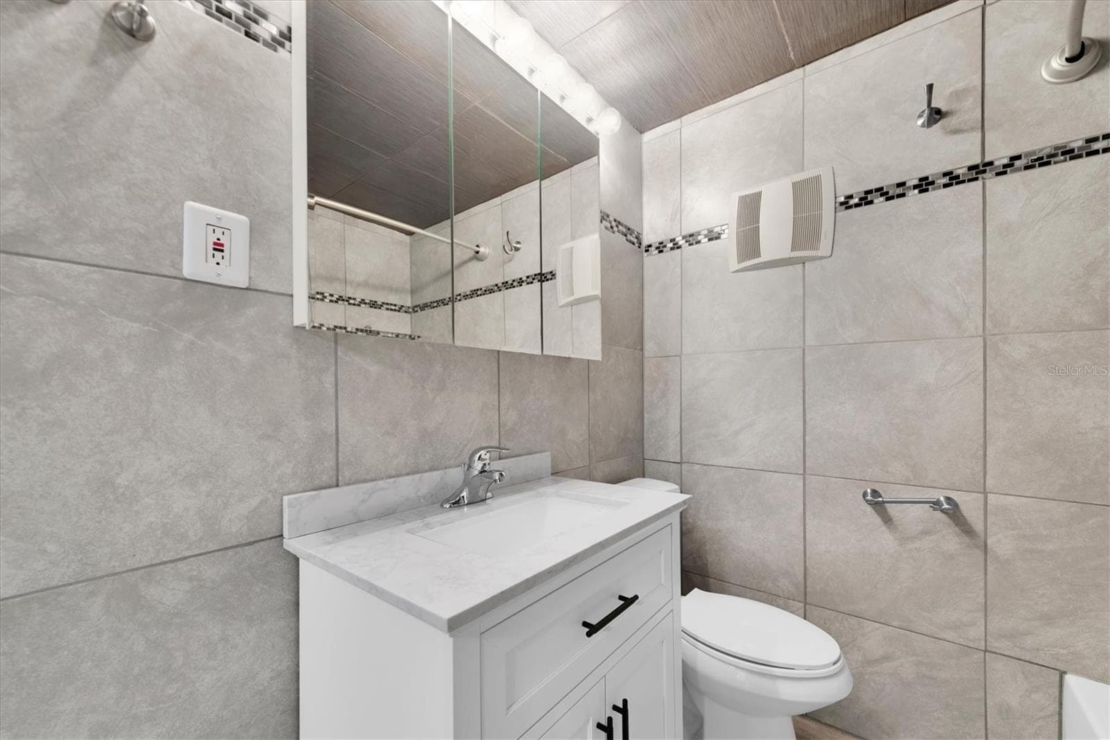 Single Family Residence at 1808 S CLUB CT, TAMPA, photo 19 of 45