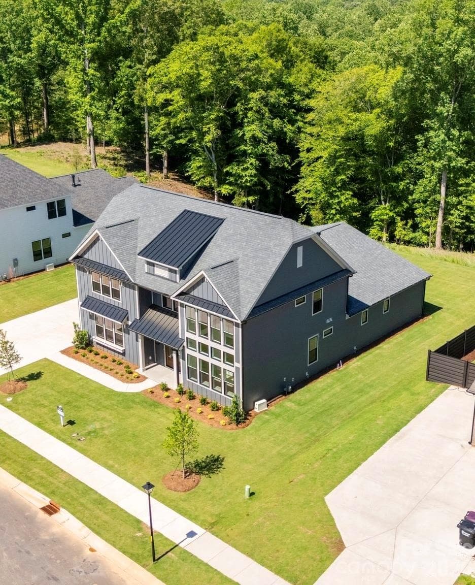 1021 Courtney Lane