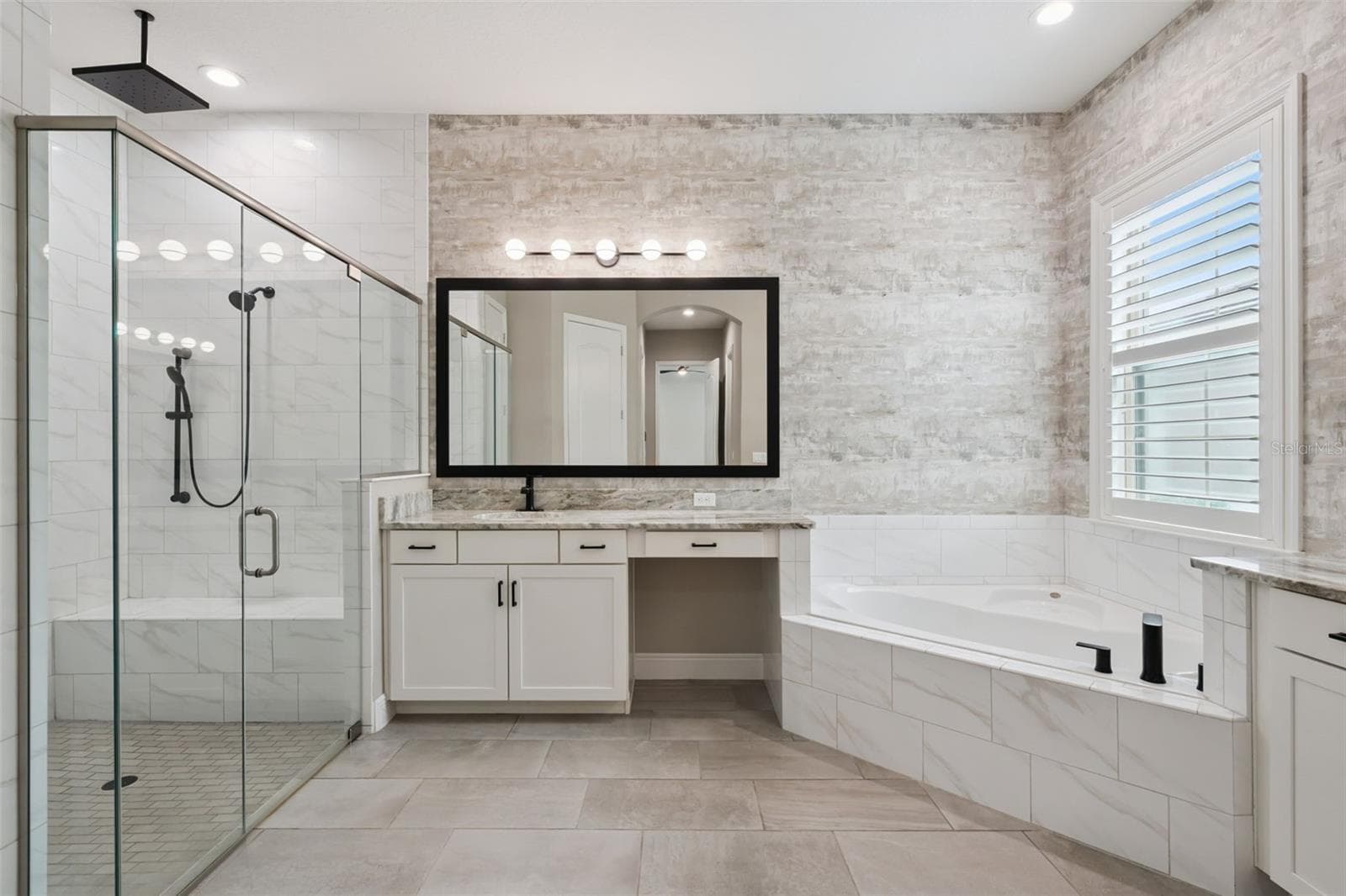 Luxurious primary bathroom, walk-in shower and soaking tub - 1417 OIL LAMP CV, LAKE MARY