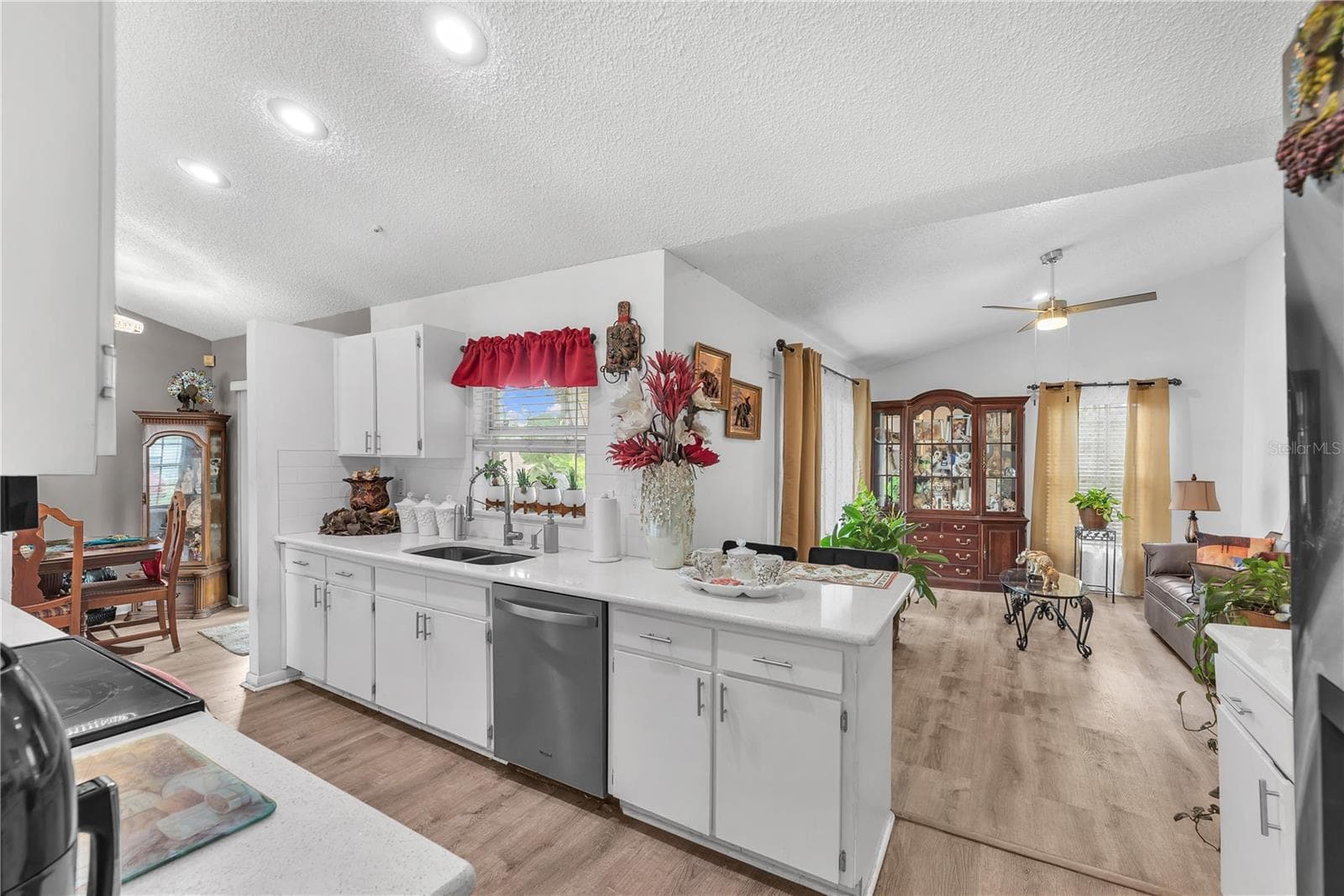 Single Family Residence at 2114 W HANNA AVE, TAMPA, photo 8 of 28