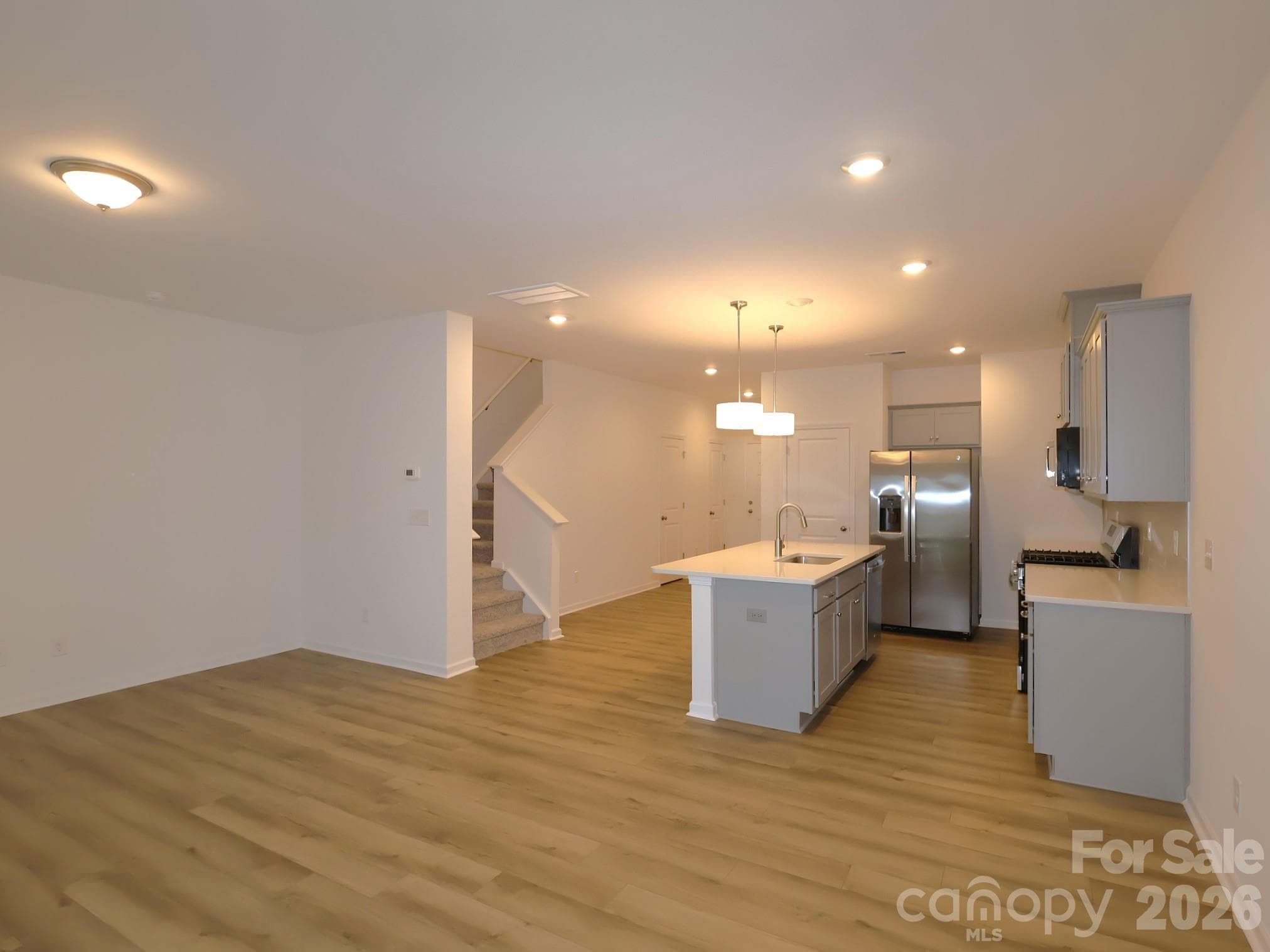 Kitchen and breakfast area - Concord