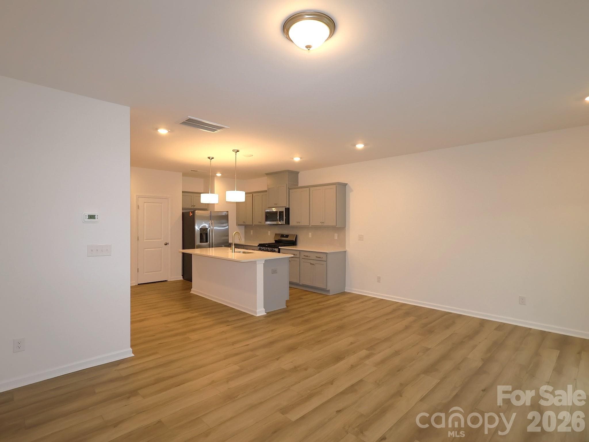 Kitchen and breakfast area - Concord