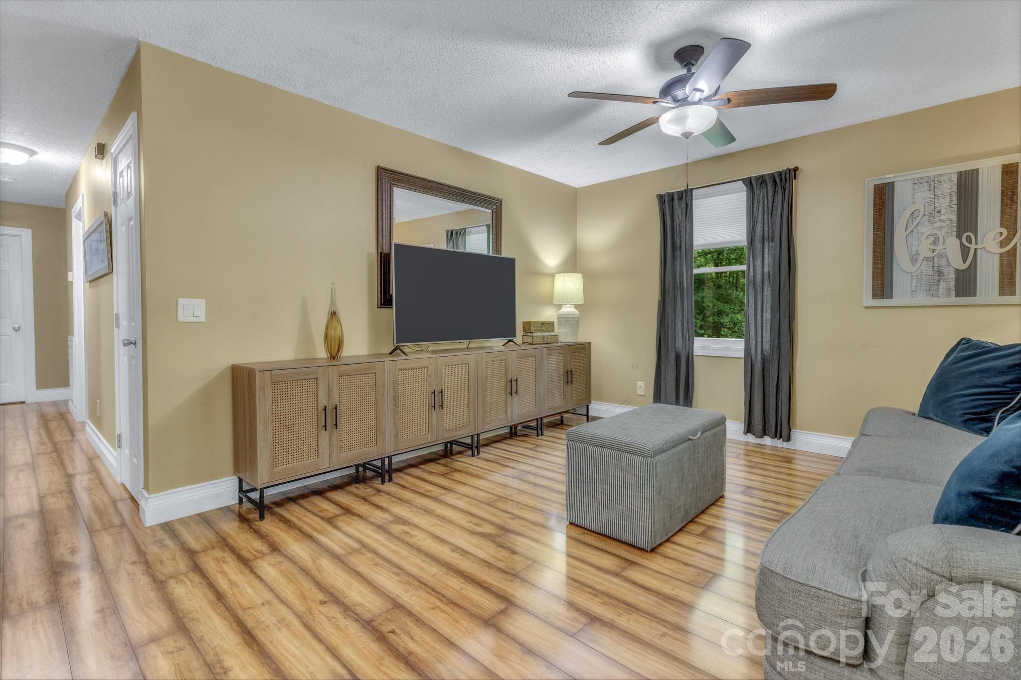 Single Family Residence at 18 Mctindal Circle, Asheville, photo 4 of 25