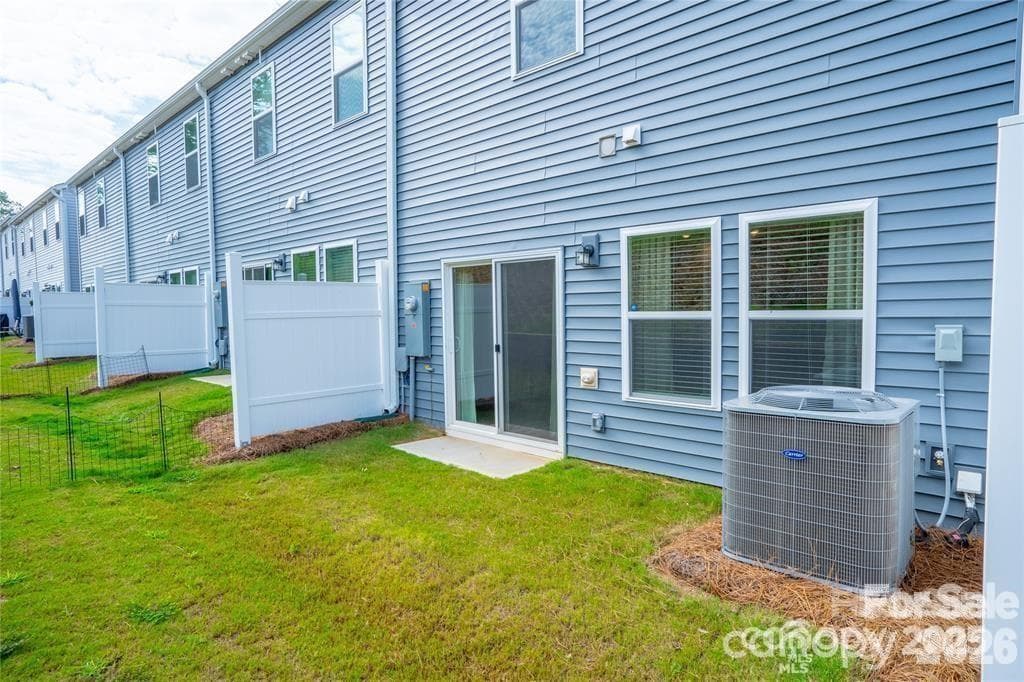 Townhouse at 508 Tayberry Lane, Fort Mill, photo 4 of 18