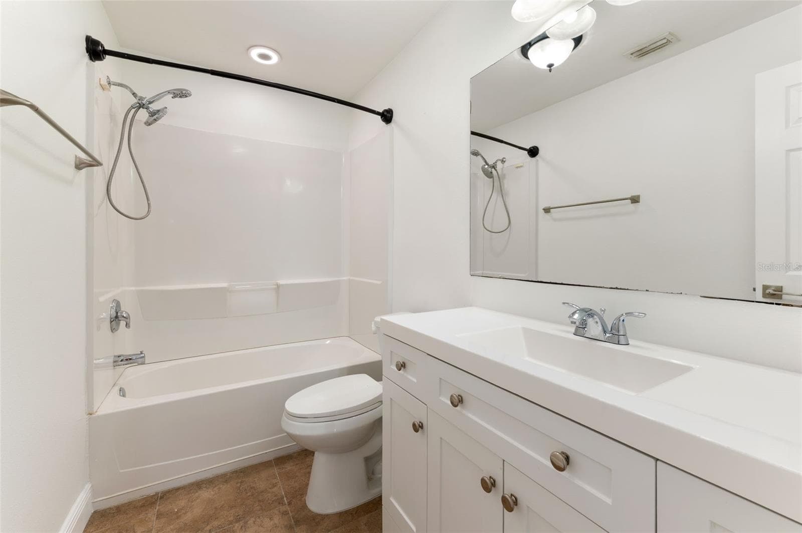 Duplex at 14036 MARGUERITE DR, MADEIRA BEACH, photo 11 of 36