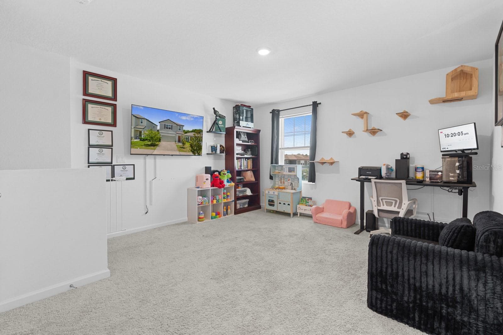 Loft - 38465 HONEYSUCKLE DR, DADE CITY