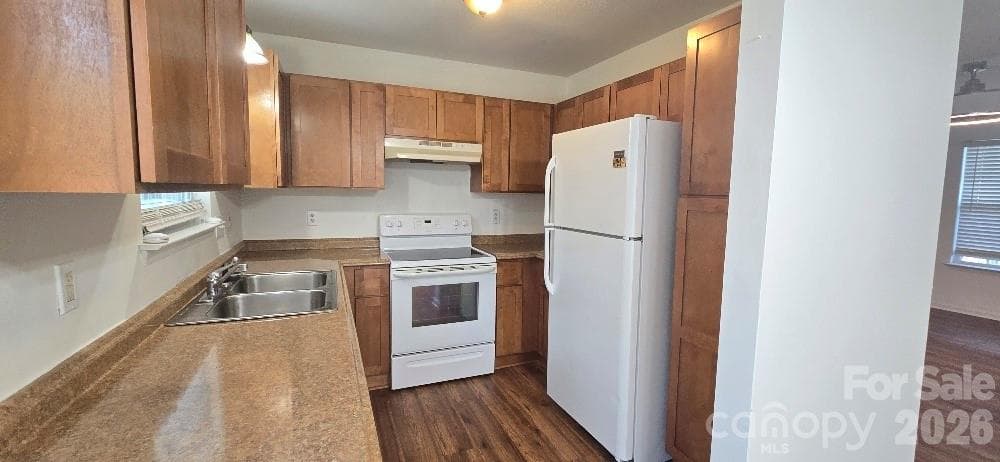 Single Family Residence at 5751 Justins Forest Drive, Charlotte, photo 5 of 21
