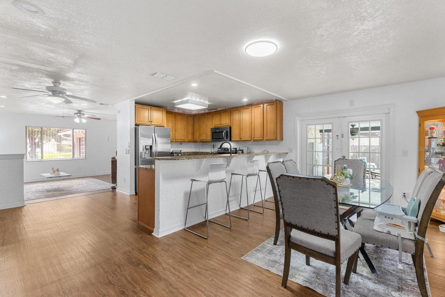 Main house kitchen with granite counters - 8243 PAMLICO ST, ORLANDO