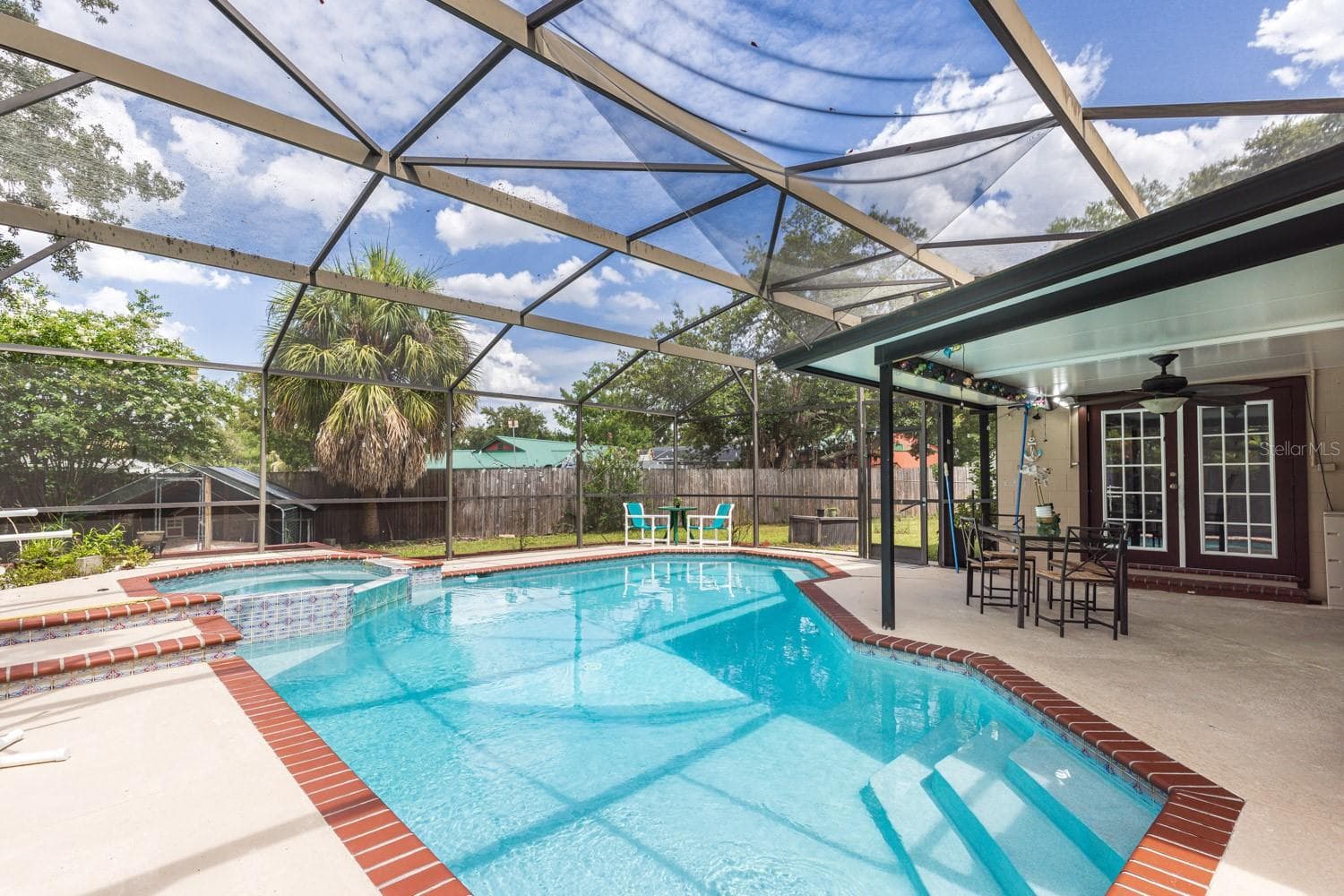 Sparkling pool and back patio - 8243 PAMLICO ST, ORLANDO
