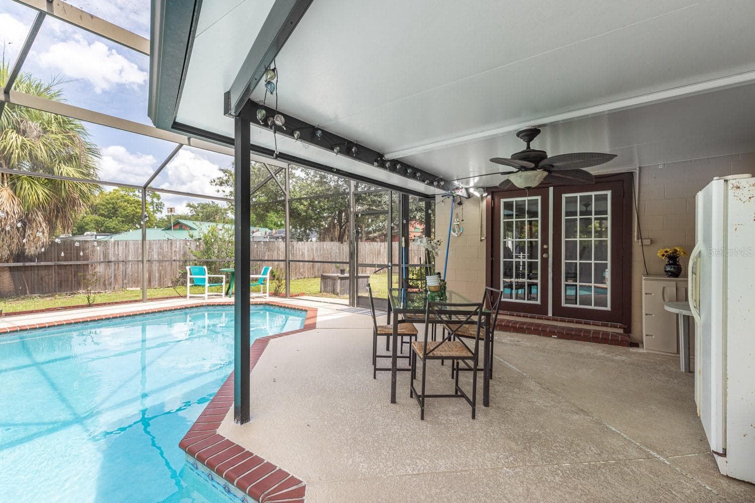 Sparkling pool and back patio - 8243 PAMLICO ST, ORLANDO