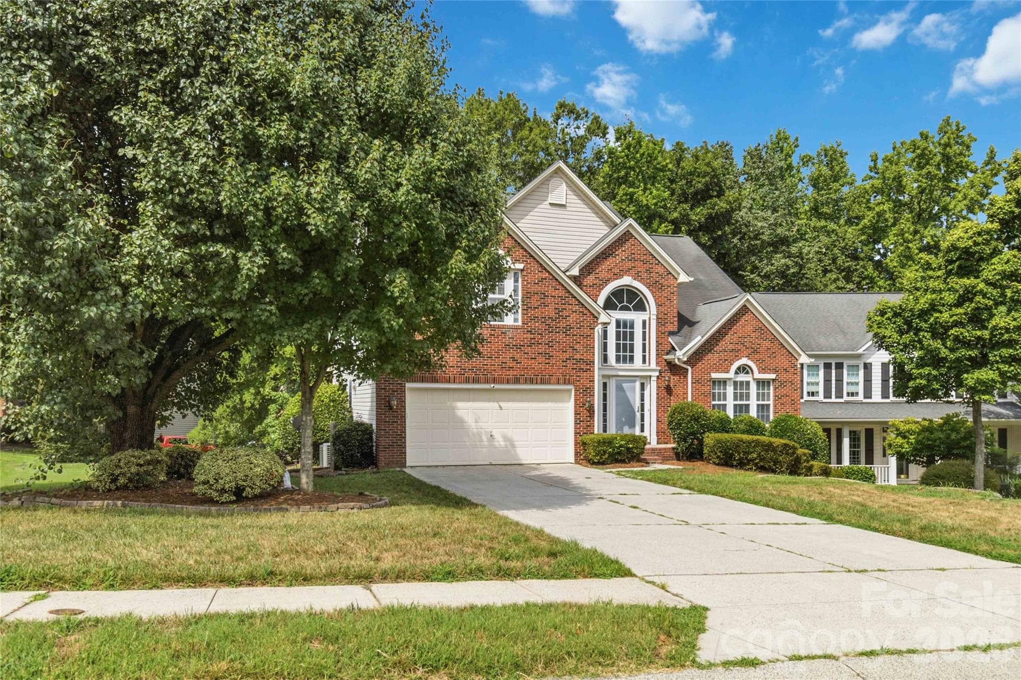 Single Family Residence at 7501 Westray Court, Charlotte, photo 2 of 41