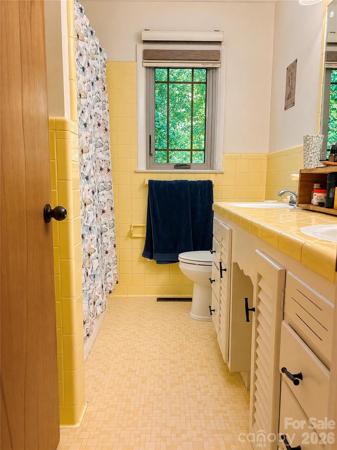 Full Bath - Main Level - 467 Forest Lake Road, Forest City