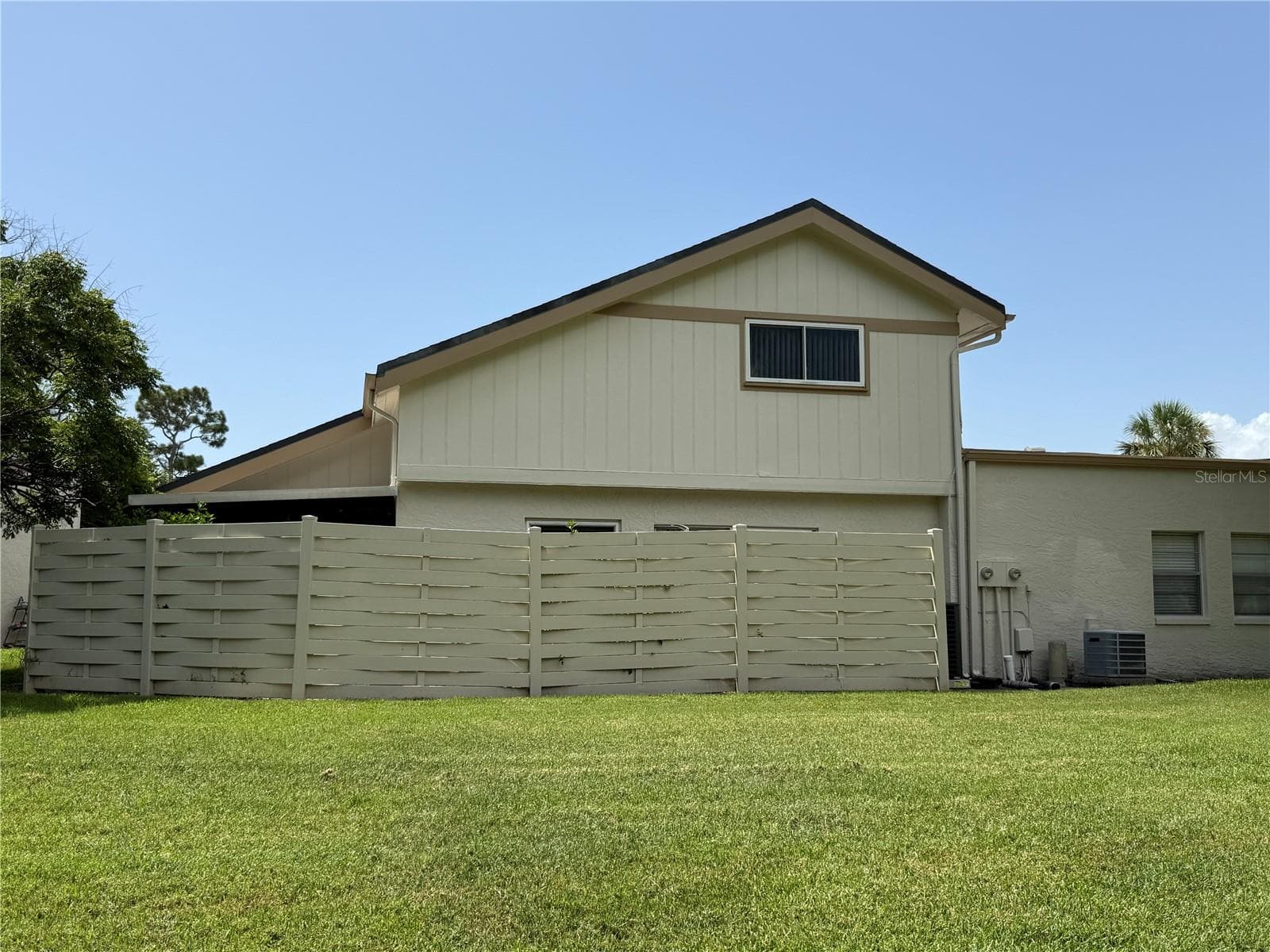 Townhouse at 2617 FOREST RUN CT, CLEARWATER, photo 2 of 19