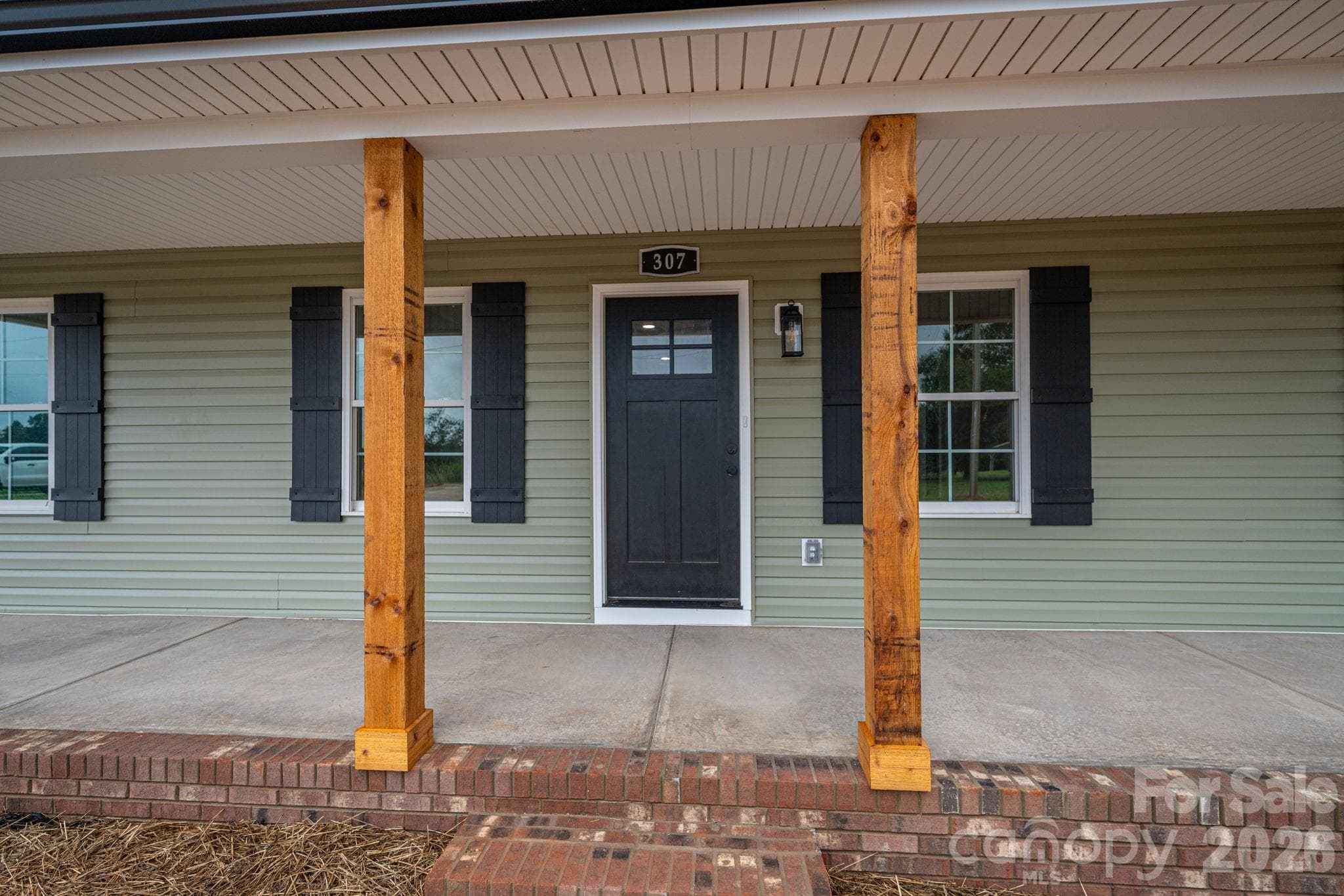 Front Entry - 307 Northbrook III School Road, Vale