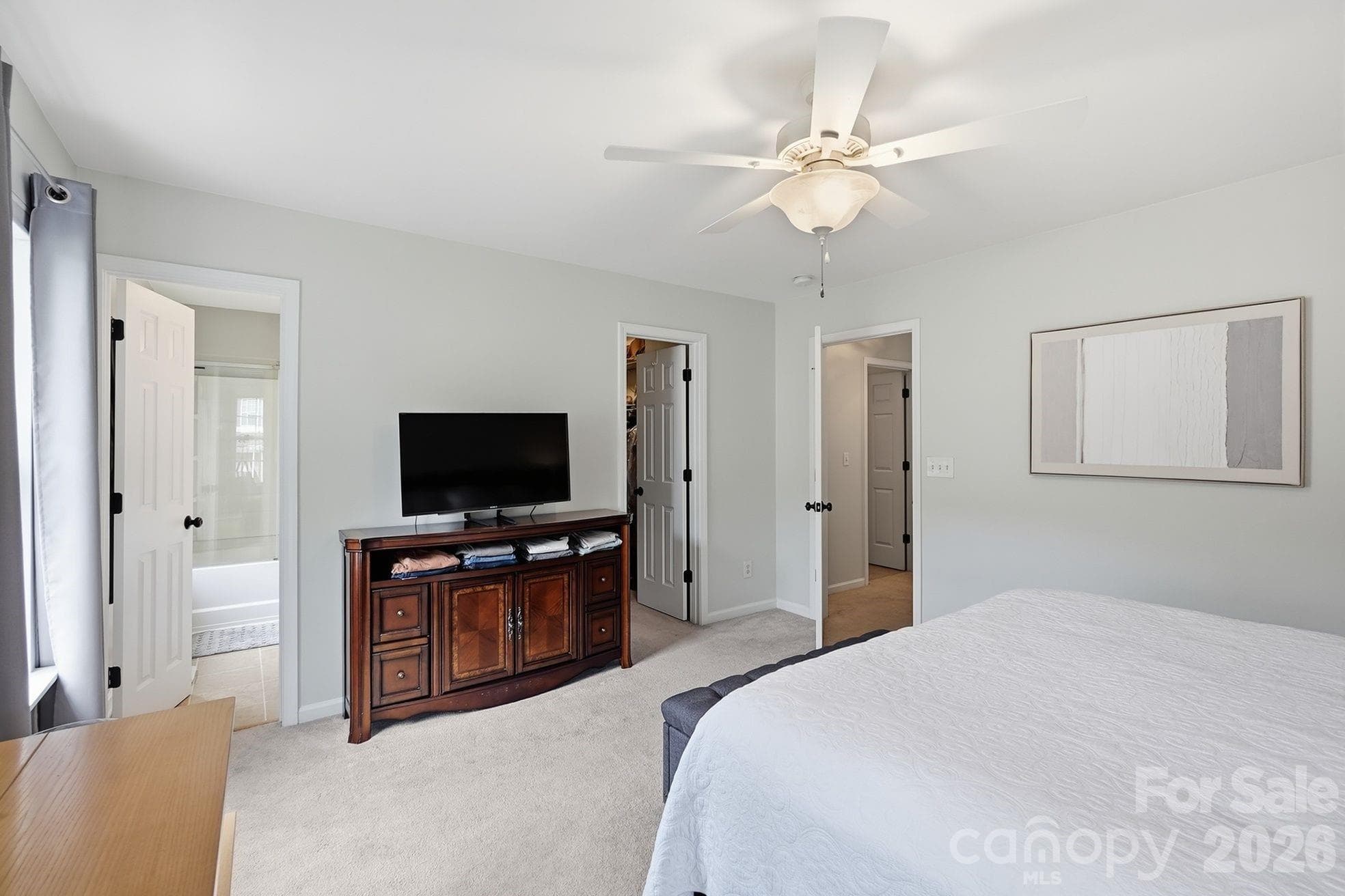 En suite full bath, ceiling fan and walk-in closet - 203 Tail Race Lane, Fort Mill