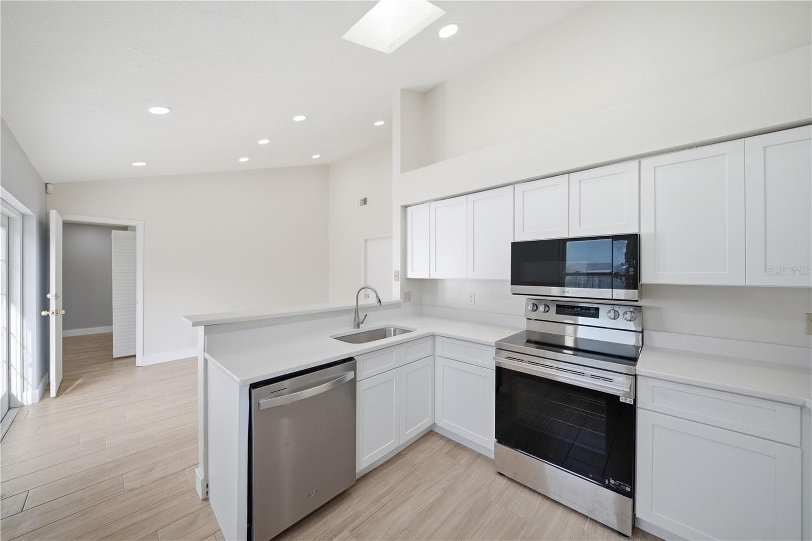 Single Family Residence at 2007 59TH CIR S, ST PETERSBURG, photo 9 of 38