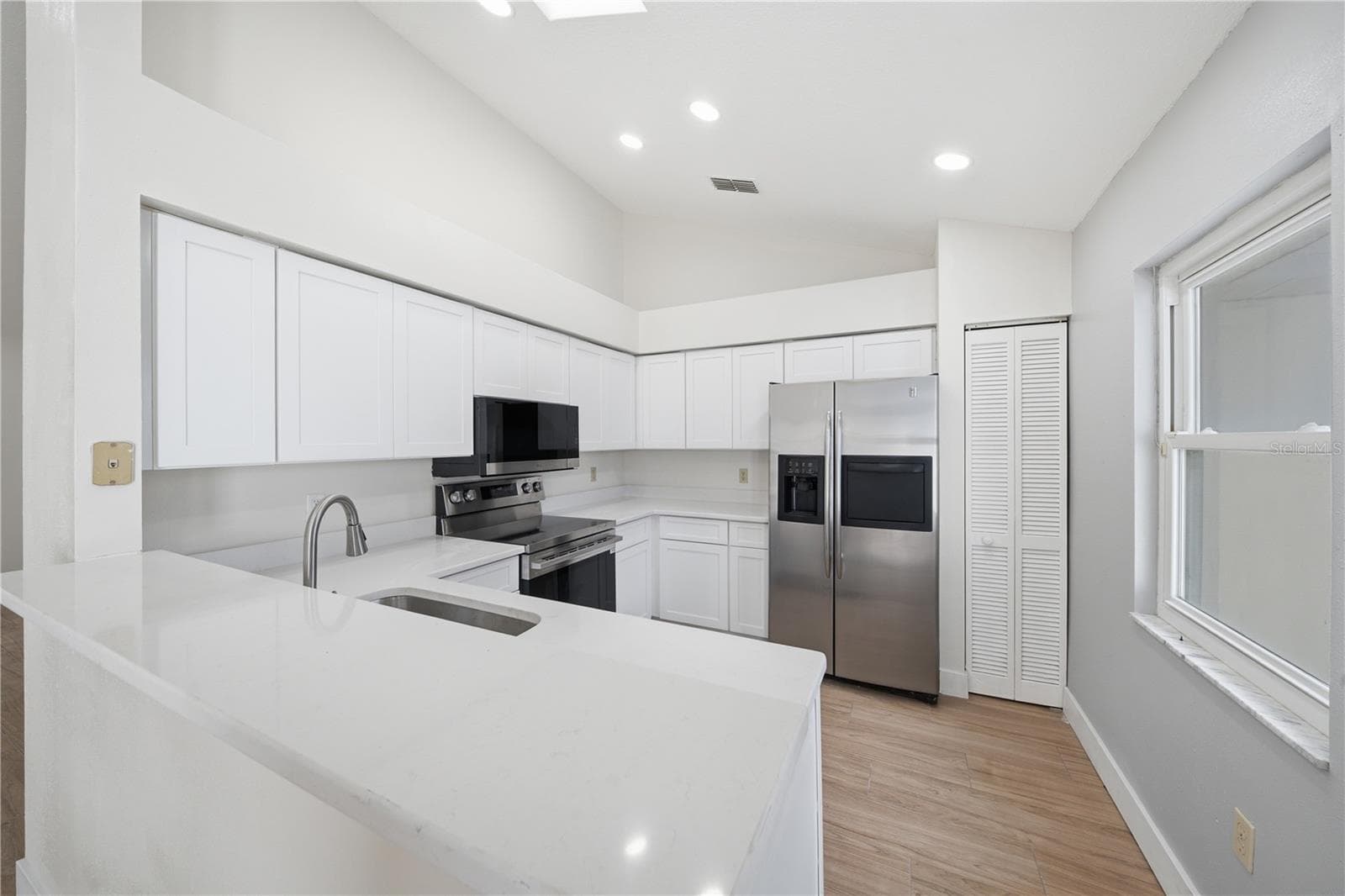 Single Family Residence at 2007 59TH CIR S, ST PETERSBURG, photo 10 of 38