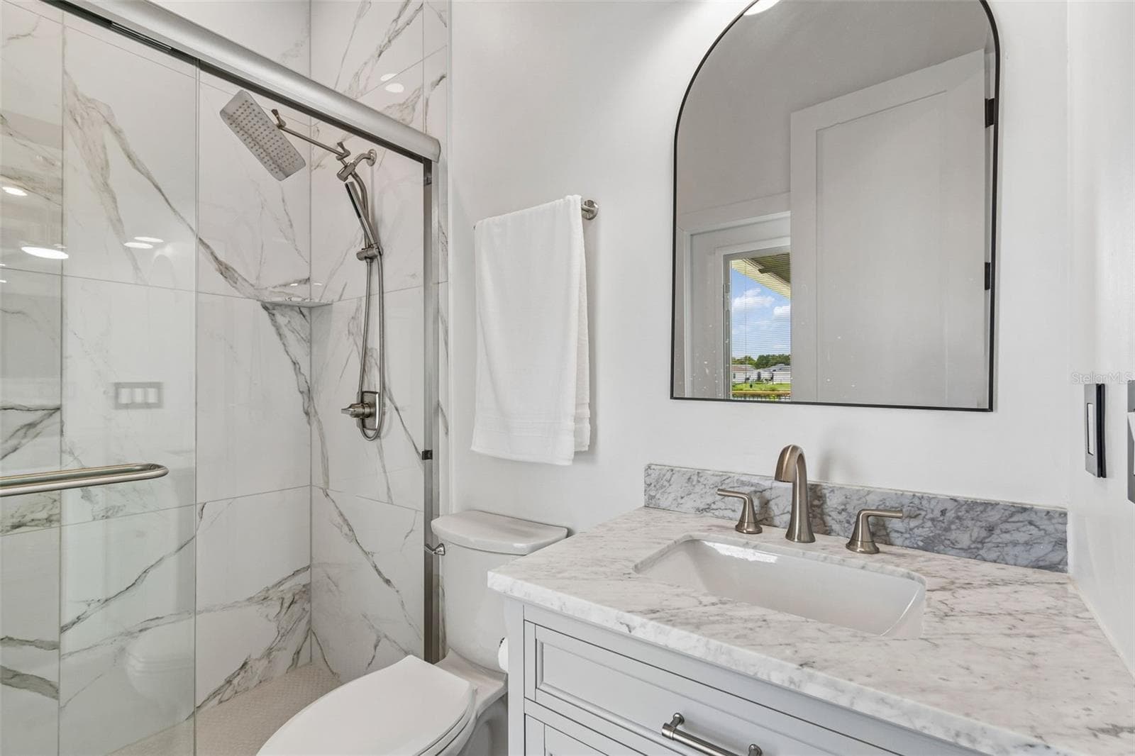 Pool bath downstairs - 3426 CHANNELSIDE CT, SAFETY HARBOR
